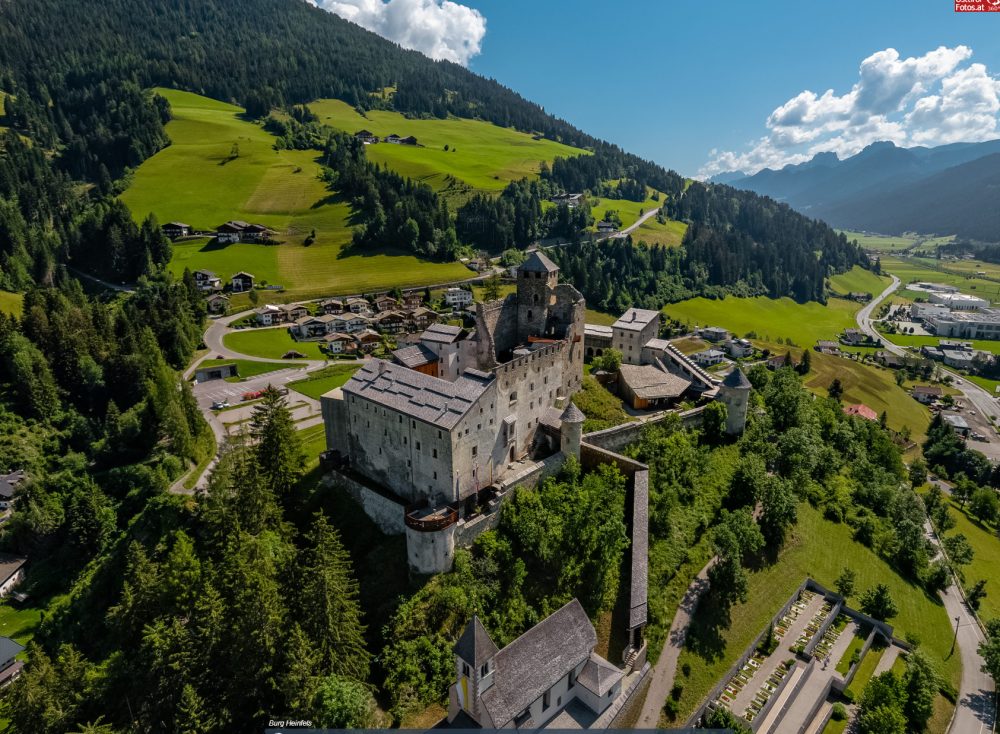 Burg Heinfels bei Sillian aus der Luft